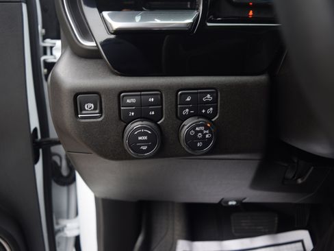 Used 2025 Chevrolet Silverado 3500 LTZ image 7