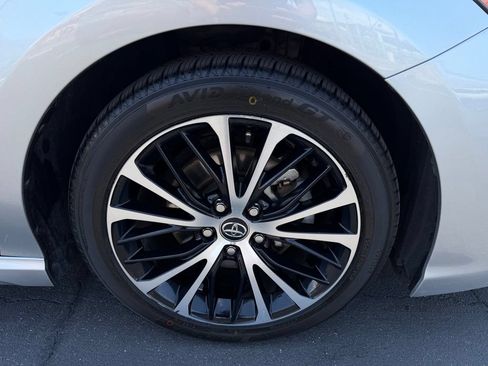 Used 2020 Toyota Camry SE FWD image 9