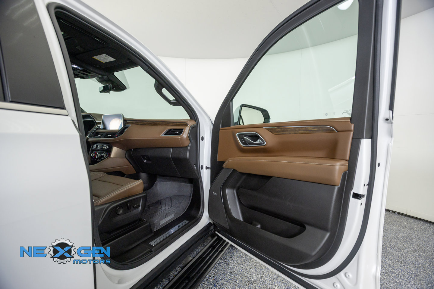 Used 2023 Chevrolet Tahoe High Country AWD/4WD image 42