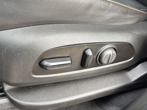 Used 2021 Chevrolet Traverse RS image 14