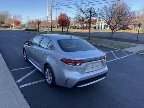 Used 2022 Toyota Corolla LE image 6