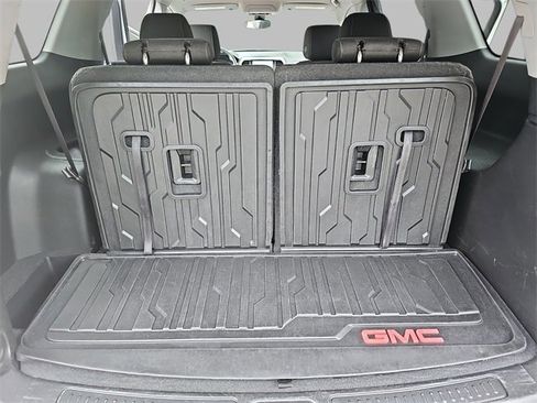 Certified 2022 GMC Acadia SLE w/ Driver Convenience Package image 13