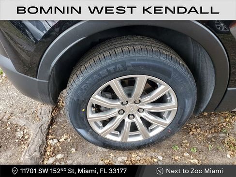 Used 2023 Cadillac XT4 Premium Luxury image 7