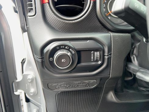 Used 2024 Jeep Wrangler Unlimited Rubicon w/ Convenience Group AWD/4WD image 14