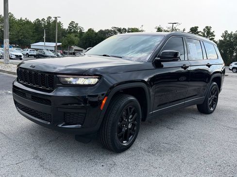 Used 2024 Jeep Grand Cherokee L Altitude AWD/4WD image 3
