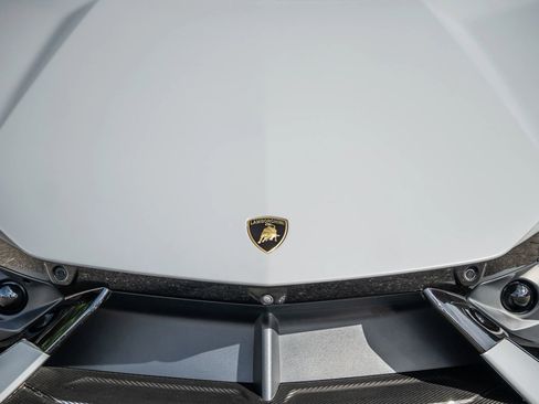 Used 2024 Lamborghini Revuelto AWD/4WD image 32