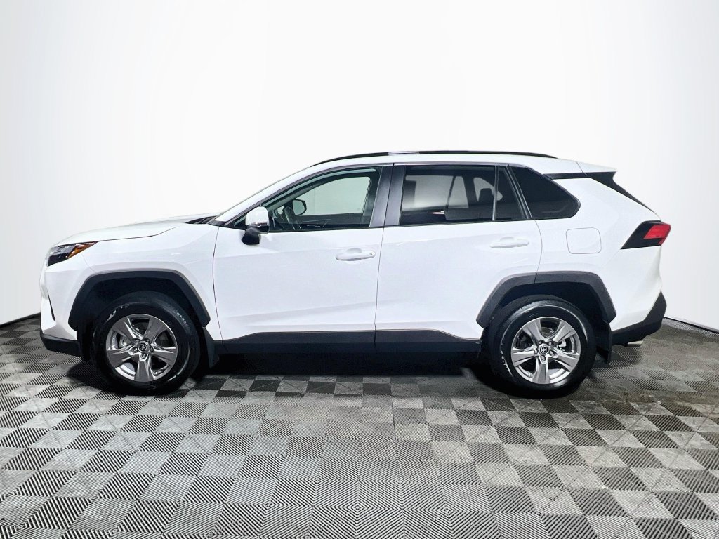 Used 2025 Toyota RAV4 XLE w/ Convenience Package AWD/4WD image 4