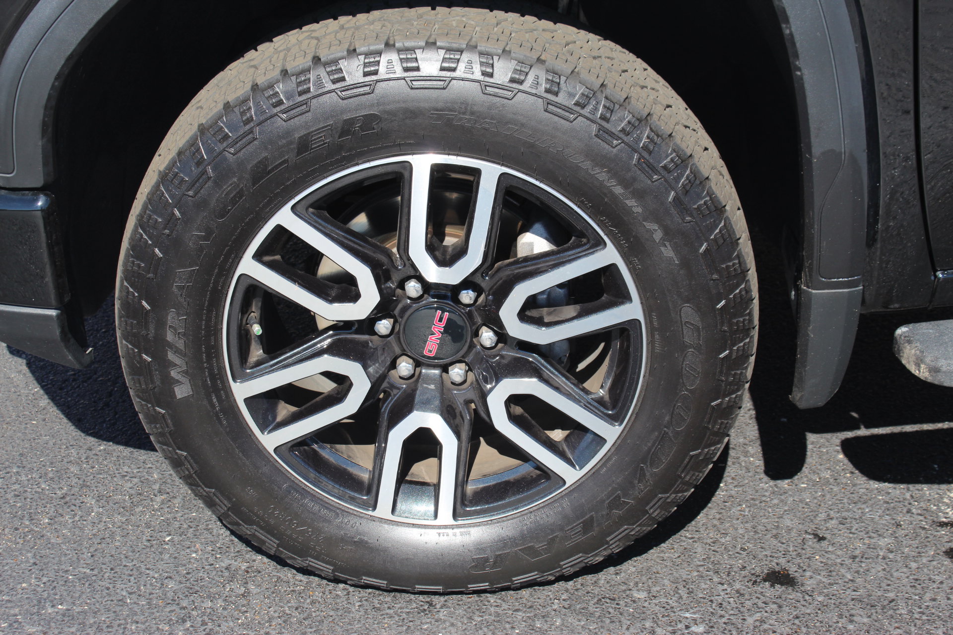 Used 2023 GMC Sierra 1500 AT4 AWD/4WD image 12