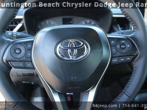 Used 2025 Toyota Corolla SE image 18
