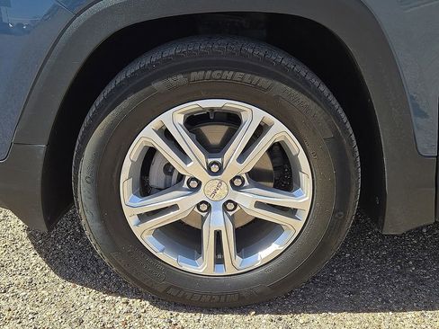 Used 2024 GMC Terrain SLE w/ Driver Convenience Package FWD image 10