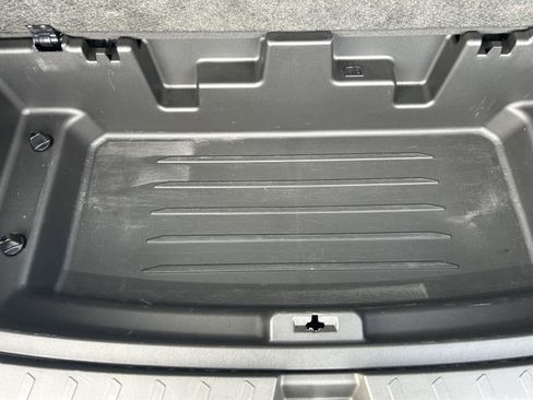 Used 2023 Chevrolet Traverse LT image 31