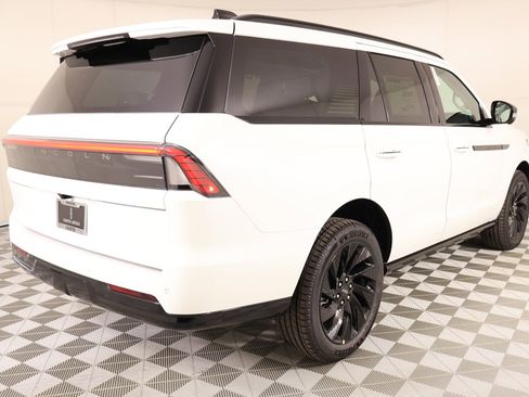 New 2026 Lincoln Navigator Reserve AWD/4WD image 23