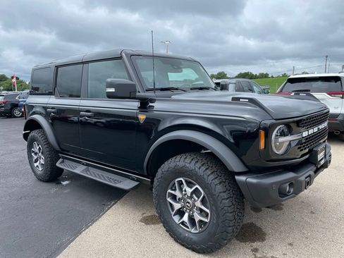 New 2025 Ford Bronco Badlands image 2