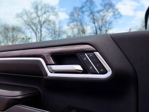 Used 2024 Chevrolet Silverado 2500 LTZ w/ LTZ Convenience Package image 23