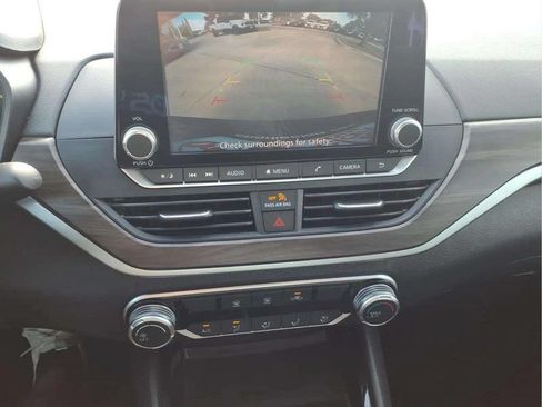 Used 2024 Nissan Altima 2.5 SV FWD image 16