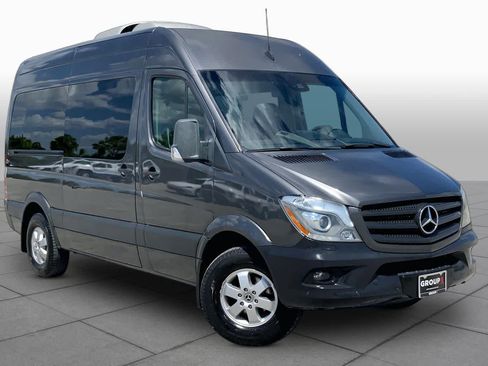 Used 2018 Mercedes-Benz Sprinter 2500 image 3