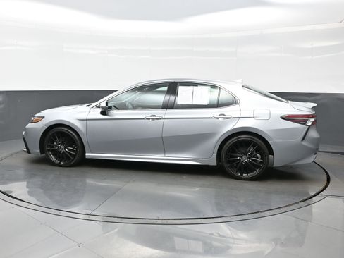 Used 2023 Toyota Camry XSE FWD image 3