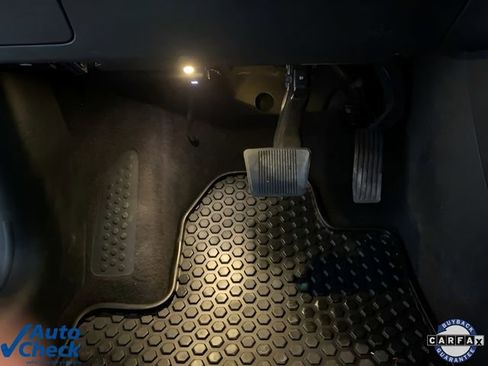 Used 2017 Jeep Cherokee Overland w/ Technology Group image 29