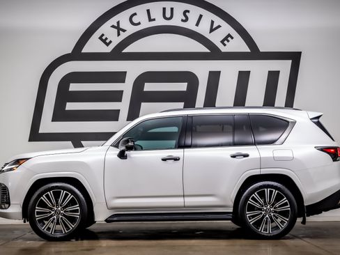 Used 2025 Lexus LX 600 4WD w/ Appearance Package image 6