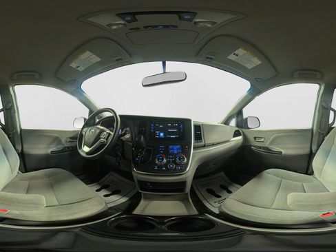 Used 2015 Toyota Sienna LE FWD image 45