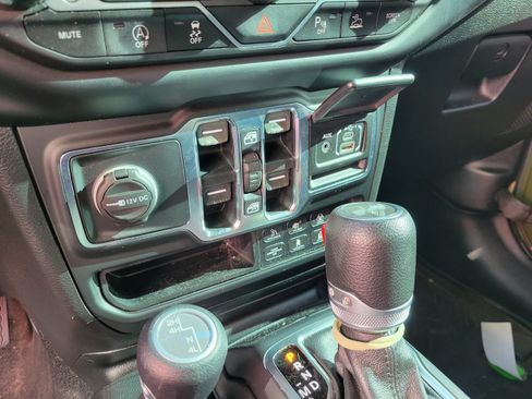 Used 2021 Jeep Wrangler Unlimited Sport AWD/4WD image 18