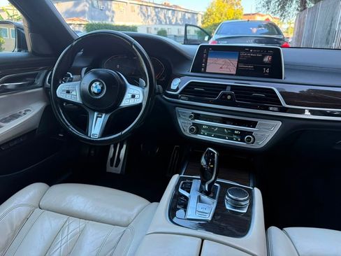 Used 2022 BMW 740i w/ M Sport Package RWD image 18