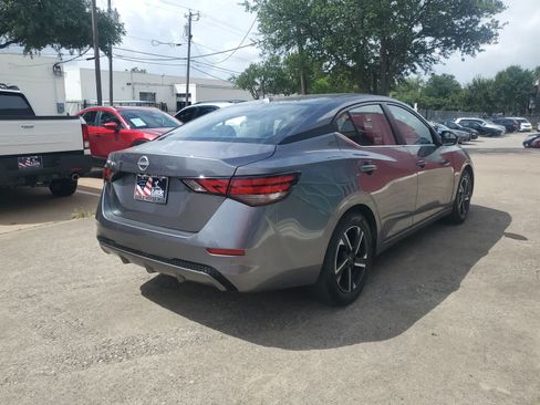 Used 2025 Nissan Sentra SV FWD image 6