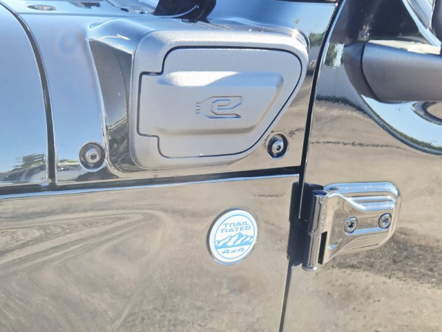 Used 2024 Jeep Wrangler Unlimited Sahara AWD/4WD image 10