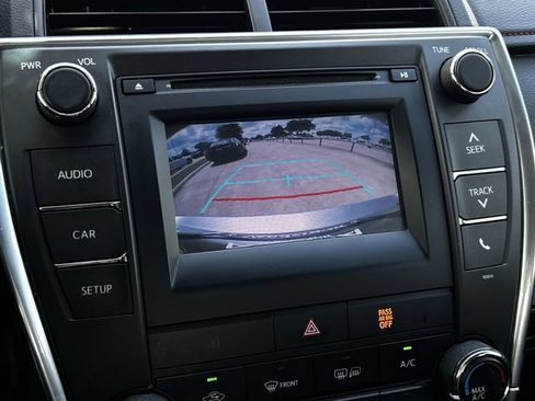 Used 2017 Toyota Camry SE FWD image 19