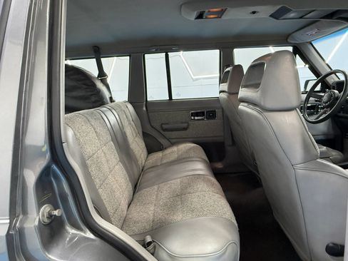 Used 1990 Jeep Cherokee Laredo RWD image 30