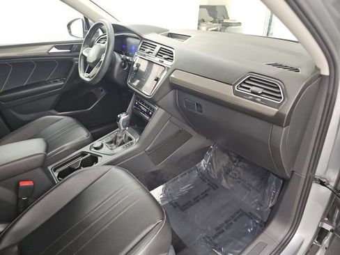 Used 2022 Volkswagen Tiguan SE image 36