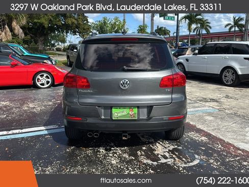 Used 2017 Volkswagen Tiguan S image 10