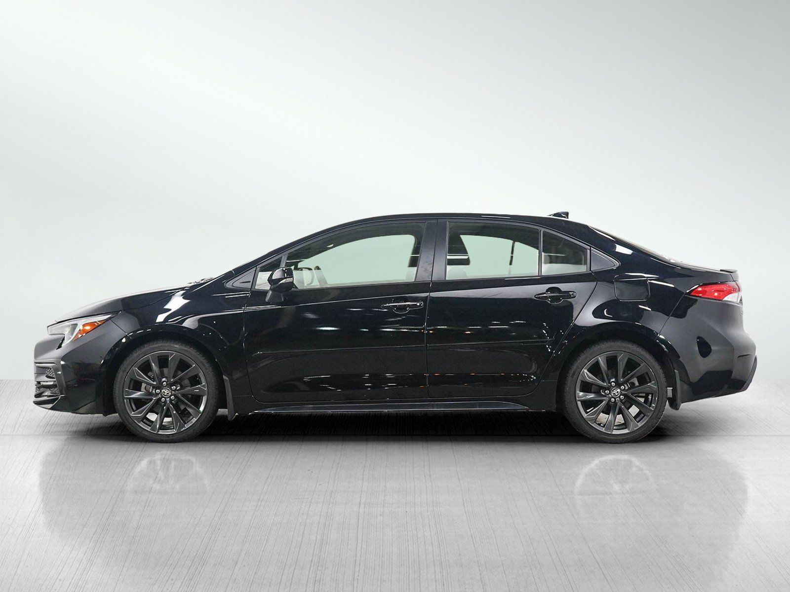 Used 2023 Toyota Corolla SE w/ SE Premium Package FWD image 2