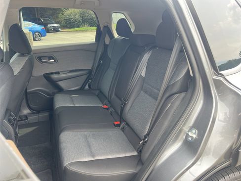 Certified 2023 Nissan Rogue SV FWD image 18