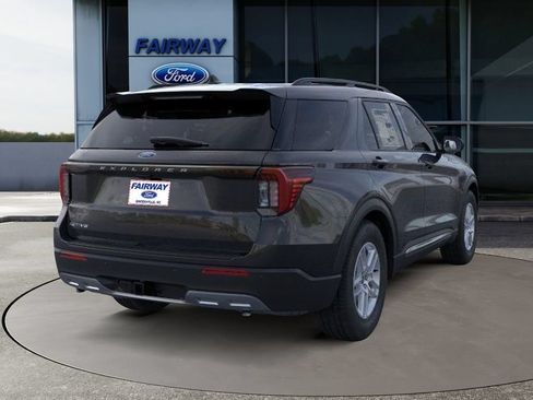 Used 2025 Ford Explorer Active w/ Active Comfort Package RWD image 9
