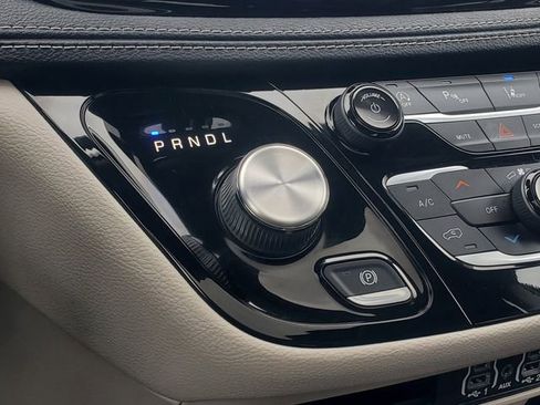 Used 2023 Chrysler Pacifica Touring-L AWD/4WD image 26