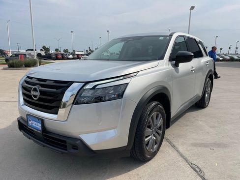 Certified 2024 Nissan Pathfinder S FWD image 5