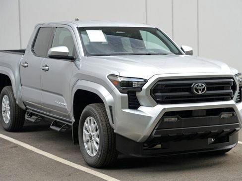 Used 2025 Toyota Tacoma SR5 AWD/4WD image 51