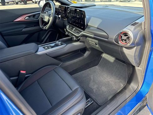 Used 2025 Chevrolet Equinox EV RS w/ Convenience Package II image 27