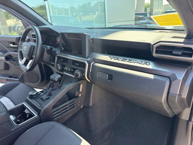 Used 2025 Toyota Tacoma TRD Sport AWD/4WD image 31