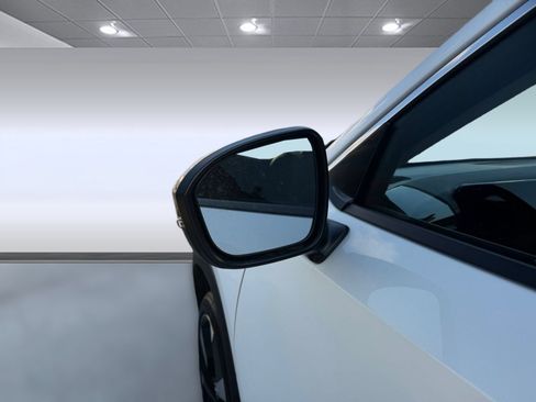 Used 2026 Nissan Kicks SR FWD image 24