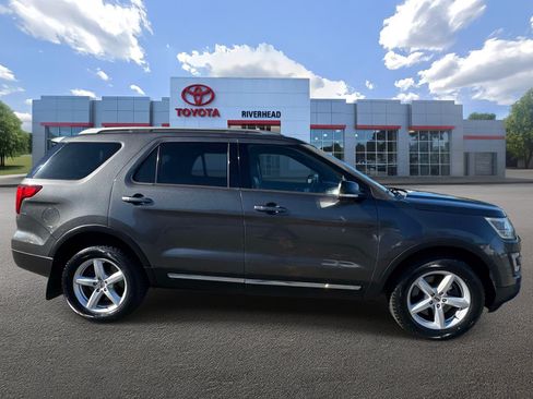 Used 2016 Ford Explorer XLT w/ Equipment Group 202A AWD/4WD image 5