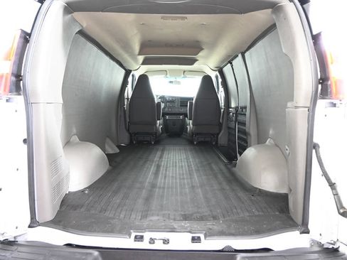 Used 2017 Chevrolet Express 3500 RWD image 16