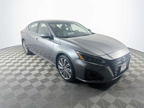 Used 2023 Nissan Altima 2.5 SL AWD/4WD image 3