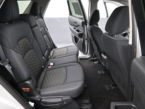 Used 2025 Nissan Pathfinder SV image 26