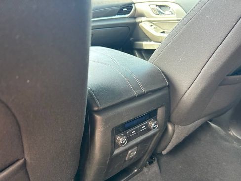 Used 2023 Chevrolet Traverse LT FWD image 20