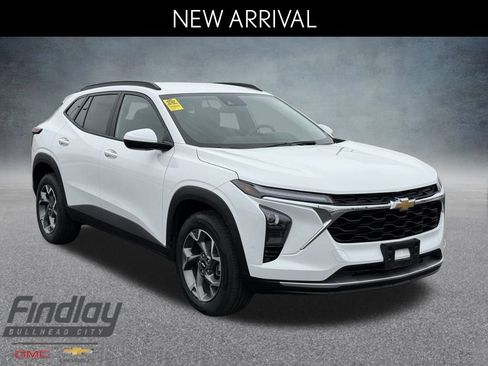 Used 2025 Chevrolet Trax LT image 1
