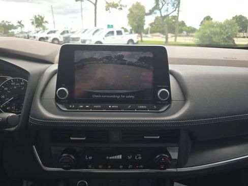 Used 2023 Nissan Rogue SV FWD image 18
