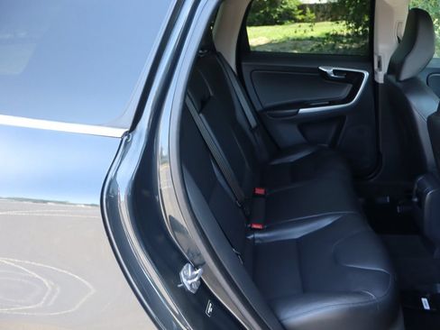 Used 2015 Volvo XC60 T5 AWD/4WD image 21