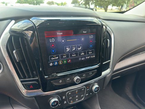 Used 2021 Chevrolet Traverse RS AWD/4WD image 28